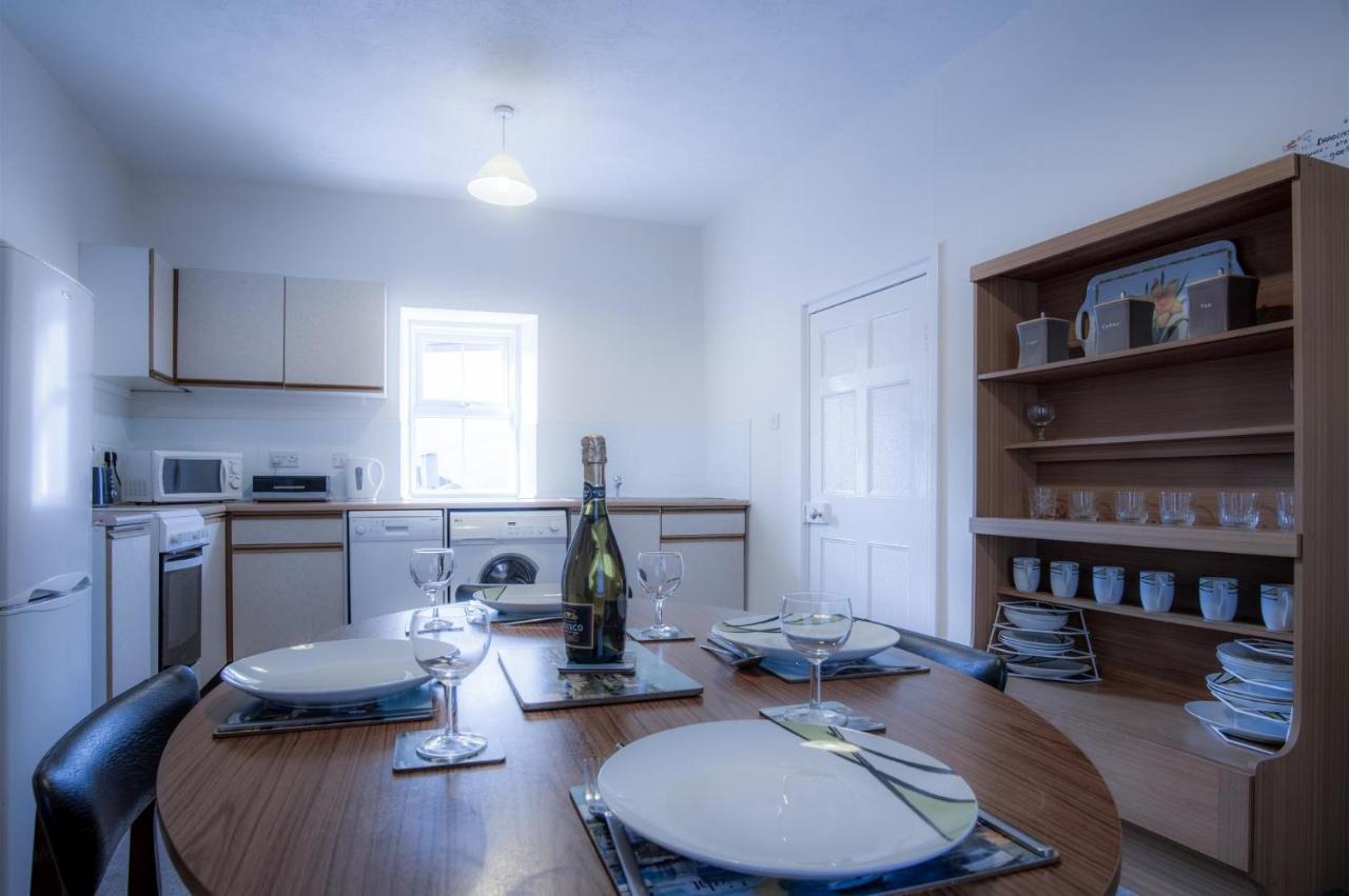 Dragons Den - 2 Bedroom Apartment - Tenby Exterior photo