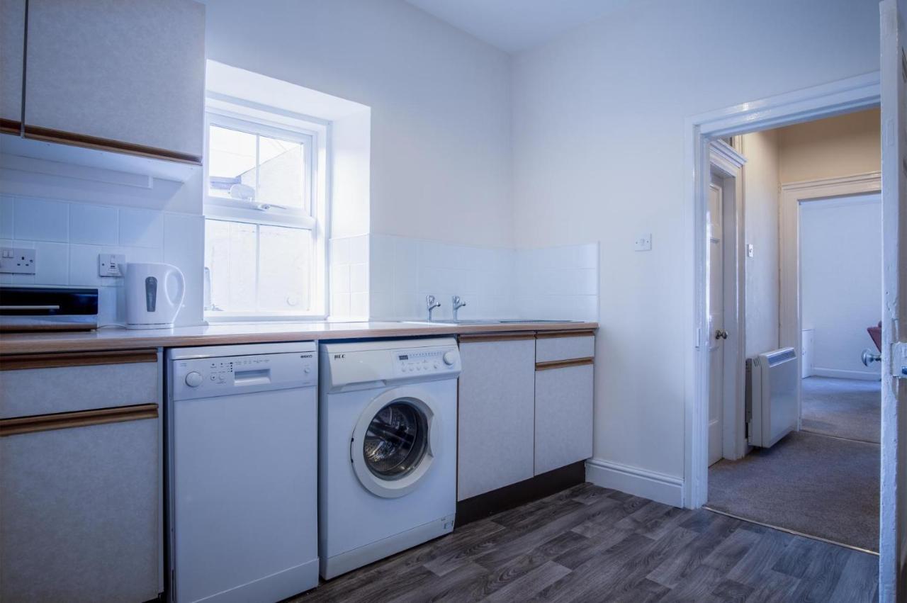 Dragons Den - 2 Bedroom Apartment - Tenby Exterior photo